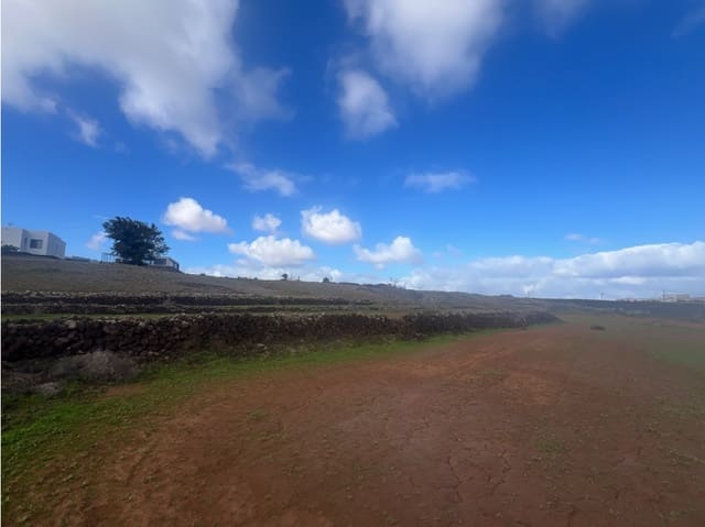 Teren niezagospodarowany na sprzedaż w Villaverde, La Oliva - 285 000 € (Ref: 9571801)