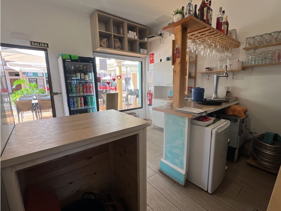 2 bedroom Commercial for sale in Parque Holandes - € 98,000 (Ref: 9746805)