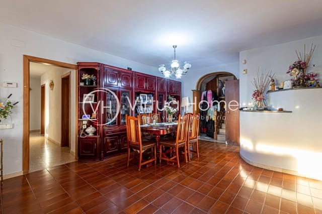 9 bedroom Villa for sale in Pineda de Mar with pool garage - € 699,000 (Ref: 8139302)