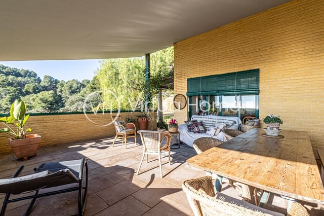 6 bedroom Villa for sale in Santa Susanna with pool garage - € 950,000 (Ref: 8977470)