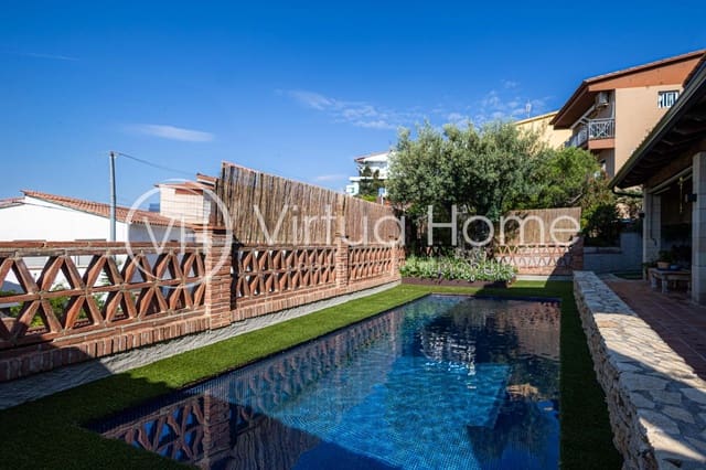 4 bedroom Villa for sale in Pineda de Mar with pool garage - € 685,000 (Ref: 8988629)