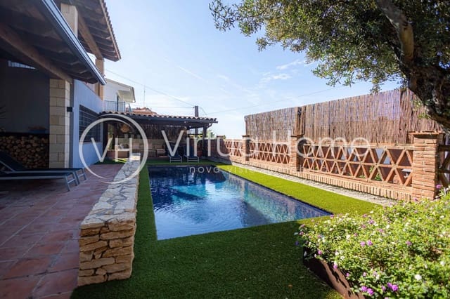 4 bedroom Villa for sale in Pineda de Mar with pool garage - € 685,000 (Ref: 8988629)