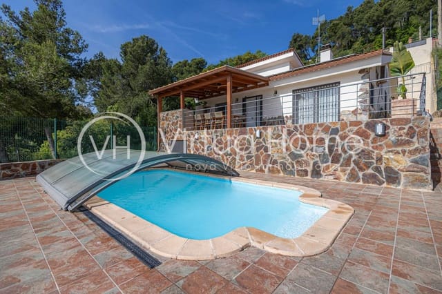 3 bedroom Villa for sale in Palafolls with pool garage - € 345,000 (Ref: 9001186)