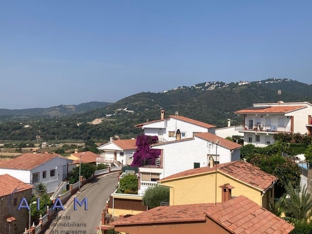 6 bedroom Villa for sale in Pineda de Mar with pool - € 320,000 (Ref: 9051152)