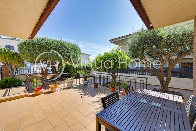 5 bedroom Villa for sale in Pineda de Mar with garage - € 520,000 (Ref: 9062523)