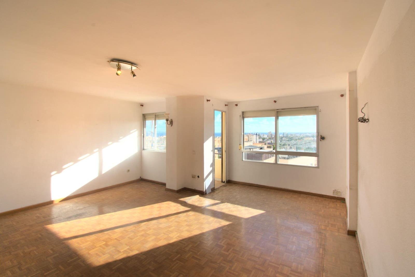 3 bedroom Flat for sale in Palma de Mallorca - € 630,000 (Ref: 9414123)