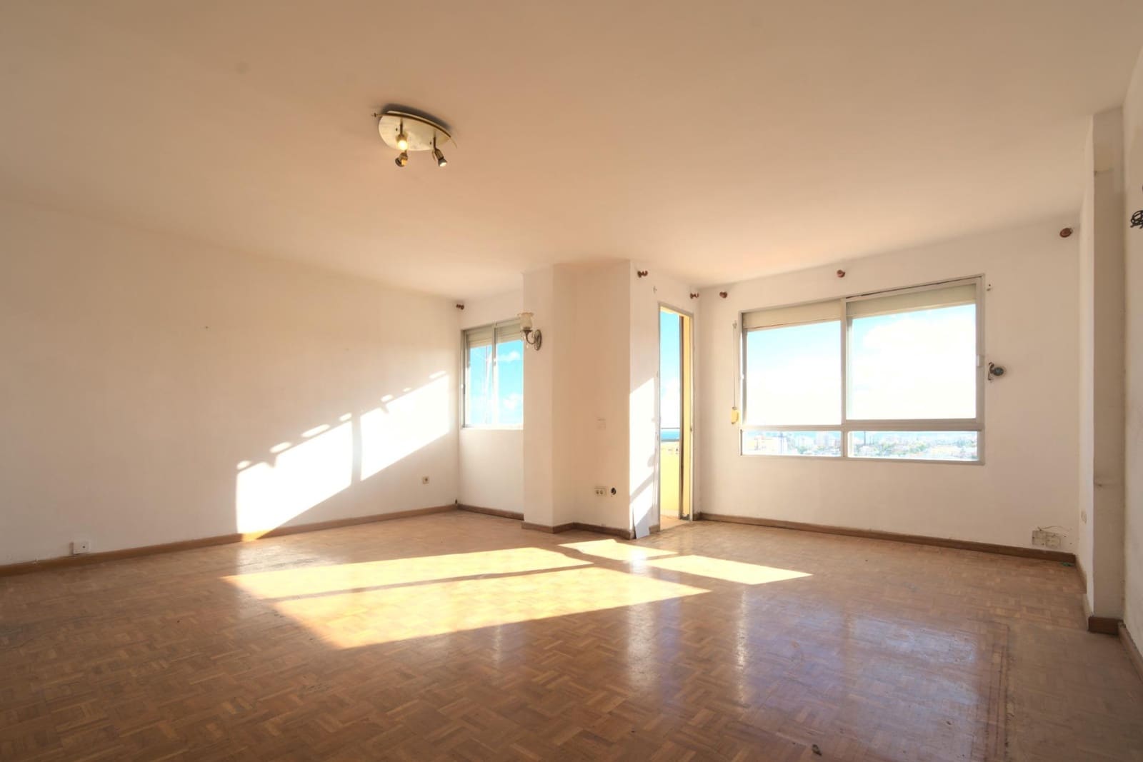 3 bedroom Flat for sale in Palma de Mallorca - € 630,000 (Ref: 9414123)
