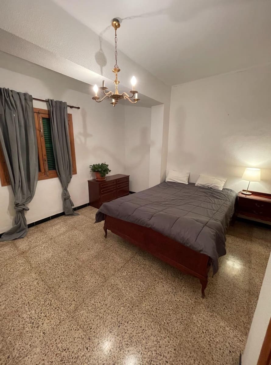 5 bedroom Flat for sale in Palma de Mallorca - € 390,000 (Ref: 9431086)
