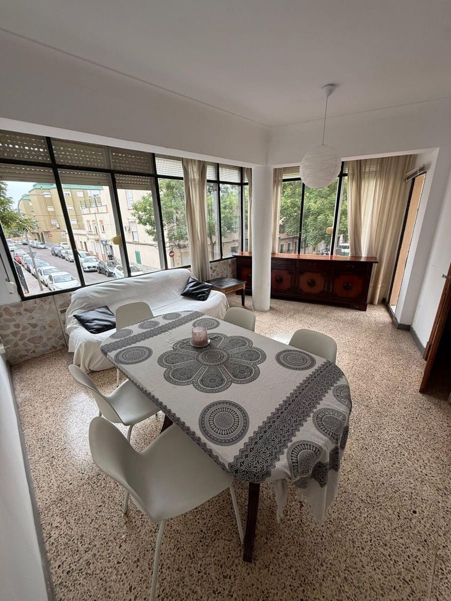 5 bedroom Flat for sale in Palma de Mallorca - € 390,000 (Ref: 9431086)