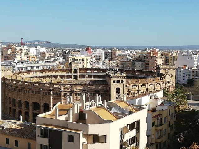 2 makuuhuone Kattohuoneisto vuokrattavana paikassa Palma de Mallorca mukana 
autotalli - 2 500 € (Ref: 9762005)