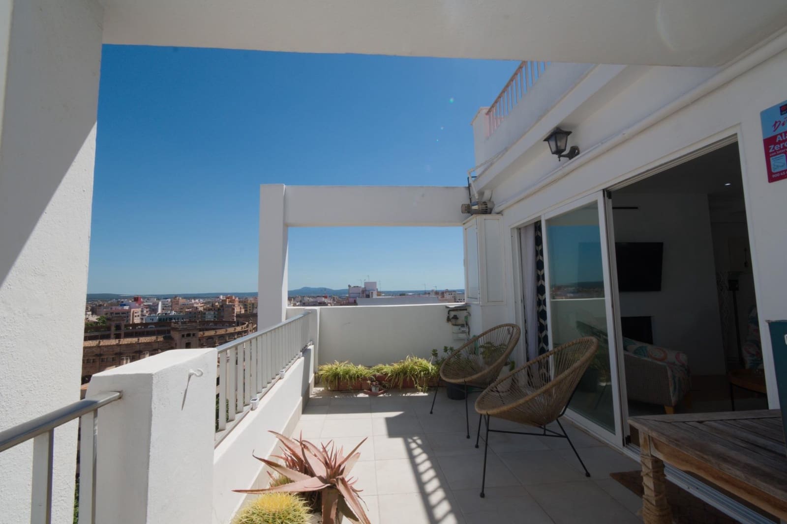 2 bedroom Penthouse for rent in Palma de Mallorca with garage - € 2,500 (Ref: 9762005)