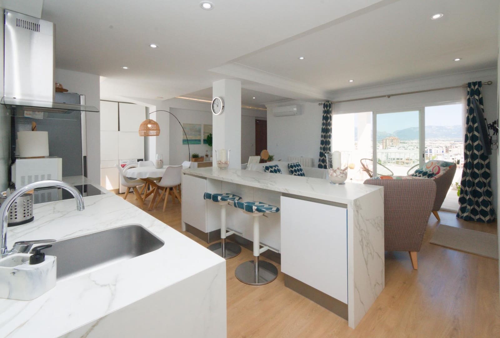 2 bedroom Penthouse for rent in Palma de Mallorca with garage - € 2,500 (Ref: 9762005)