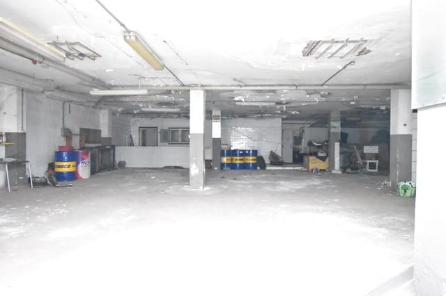 Commercieel te huur in Palma de Mallorca met garage - € 2.400 (Ref: 9814369)
