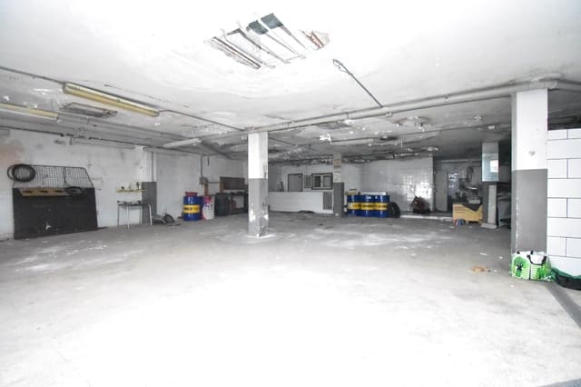 Commercieel te huur in Palma de Mallorca met garage - € 2.400 (Ref: 9814369)