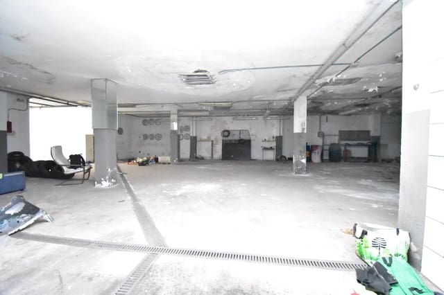 Commercieel te huur in Palma de Mallorca met garage - € 2.400 (Ref: 9814369)