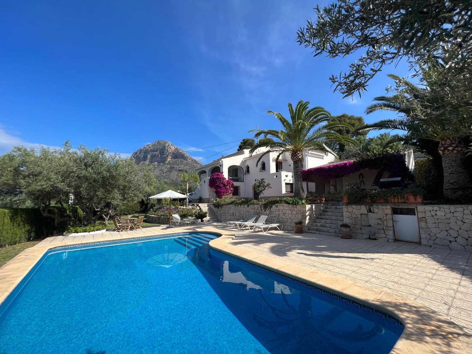 4 soveværelse Villa til salg i Javea / Xabia med swimmingpool garage - € 1.100.000 (Ref: 8238316)
