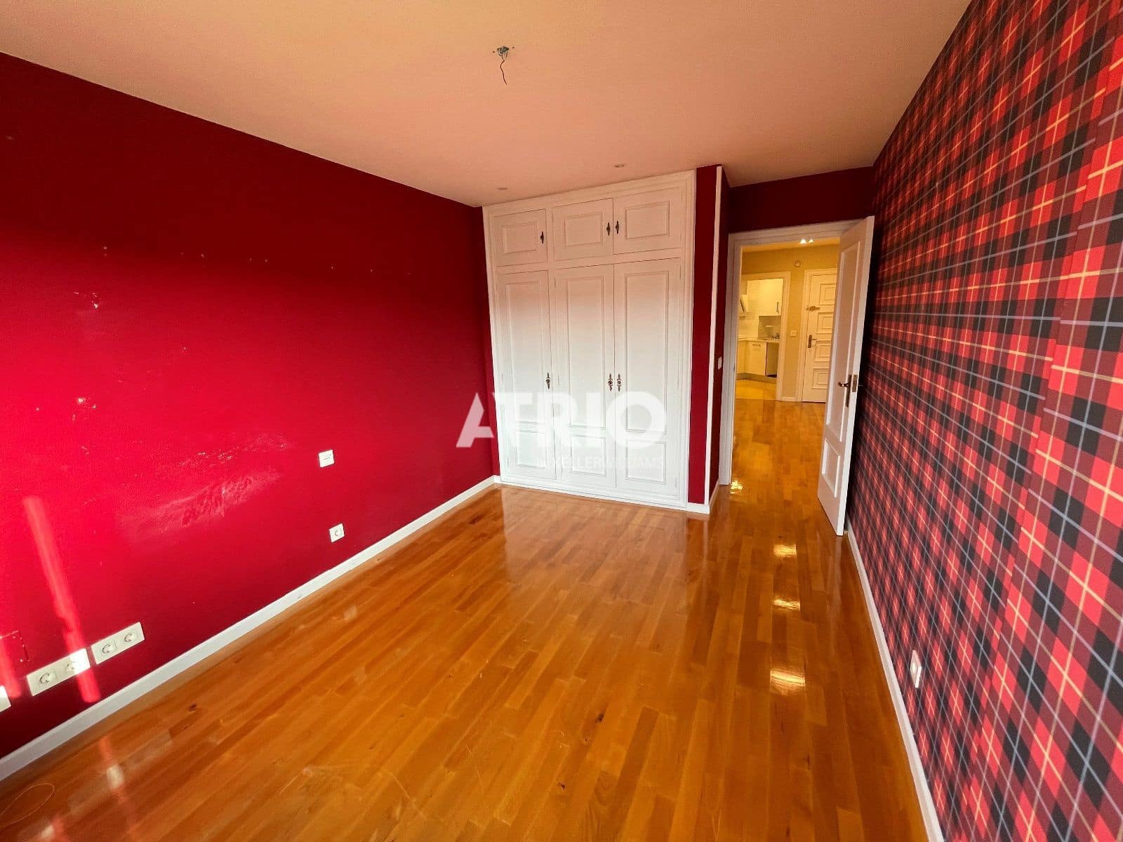 Appartement de 4 chambres à louer à Burgos ville avec garage - 1 300 € (Ref: 10002494)
