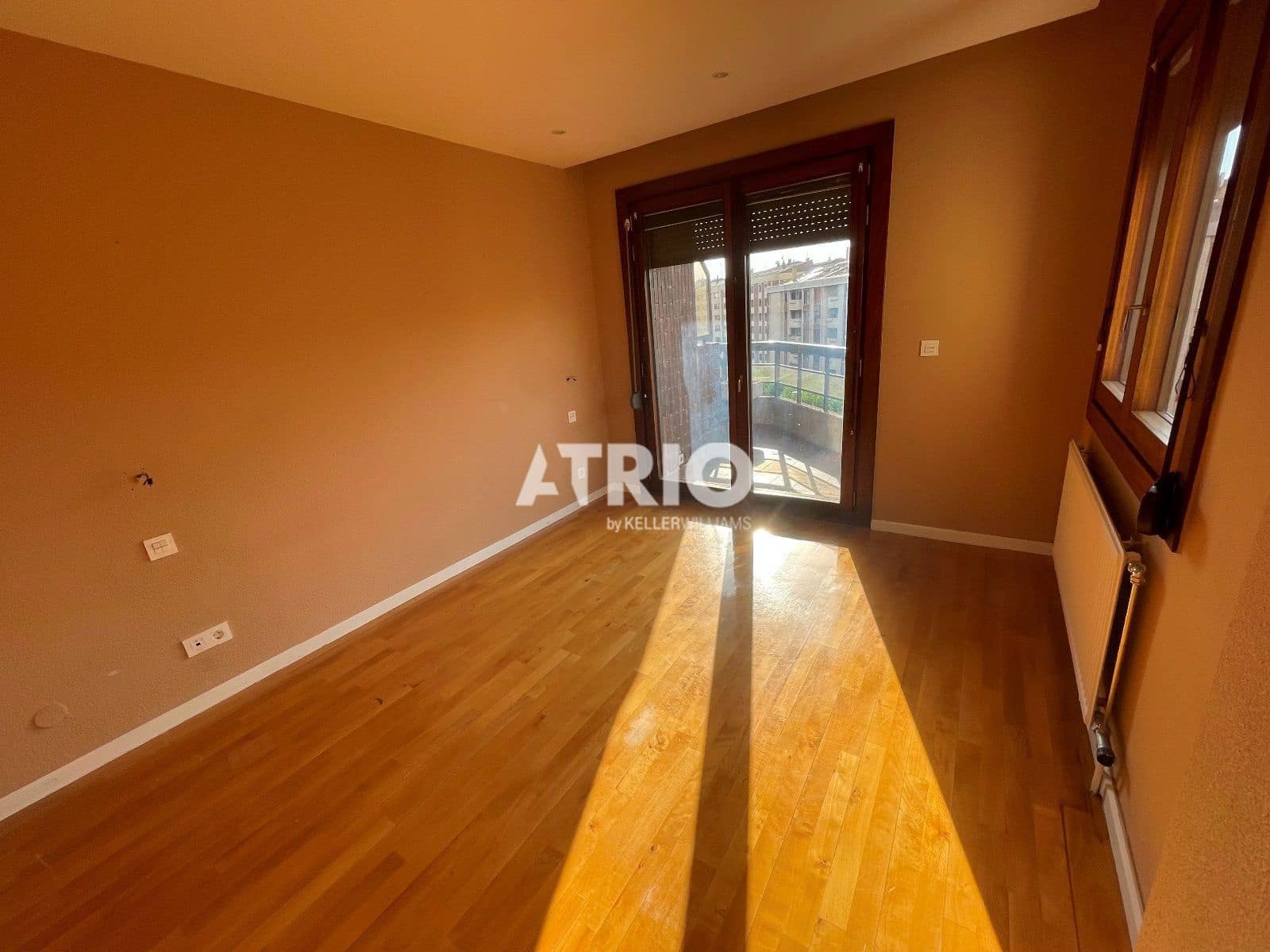 Appartement de 4 chambres à louer à Burgos ville avec garage - 1 300 € (Ref: 10002494)