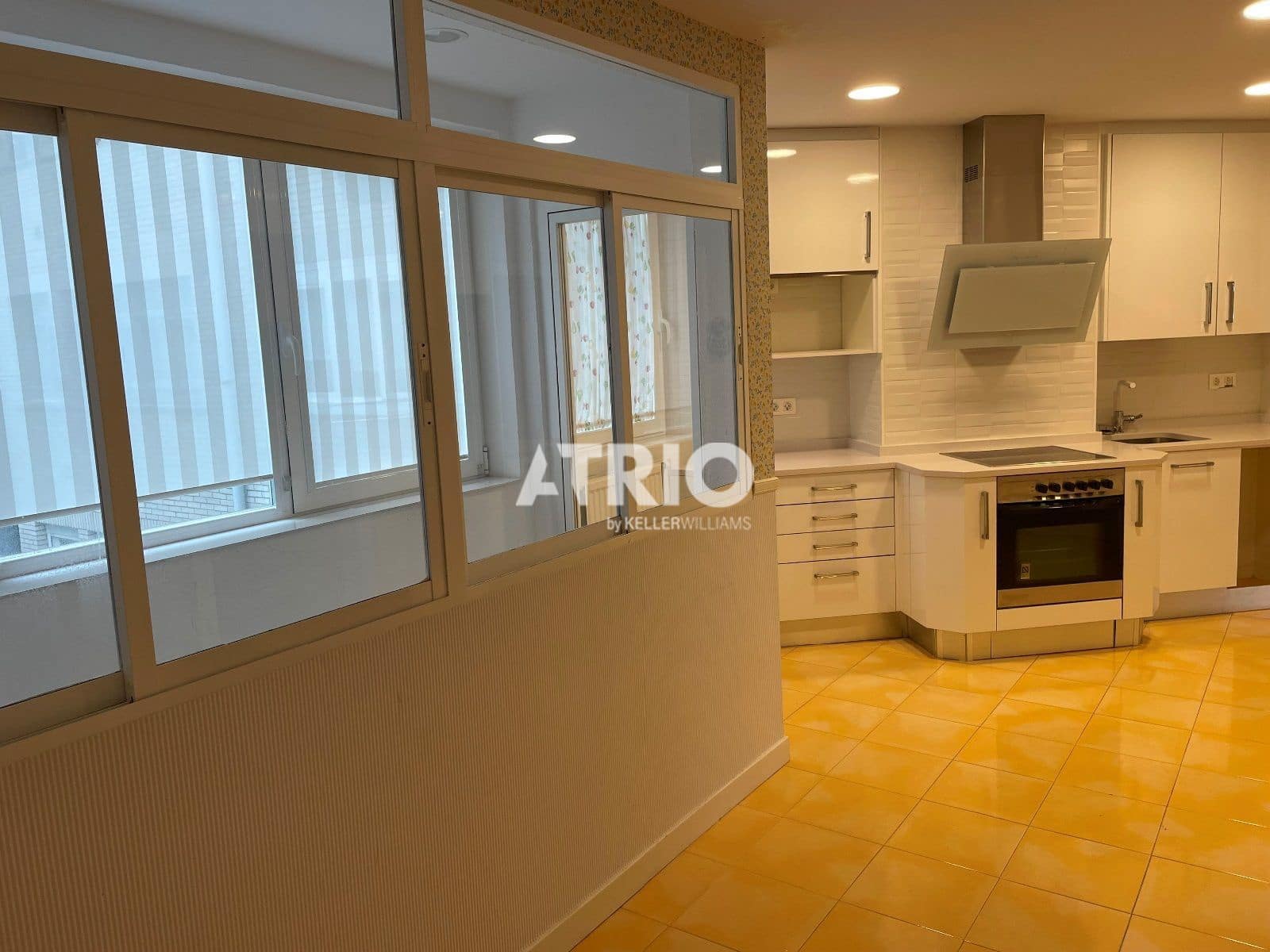 Appartement de 4 chambres à louer à Burgos ville avec garage - 1 300 € (Ref: 10002494)