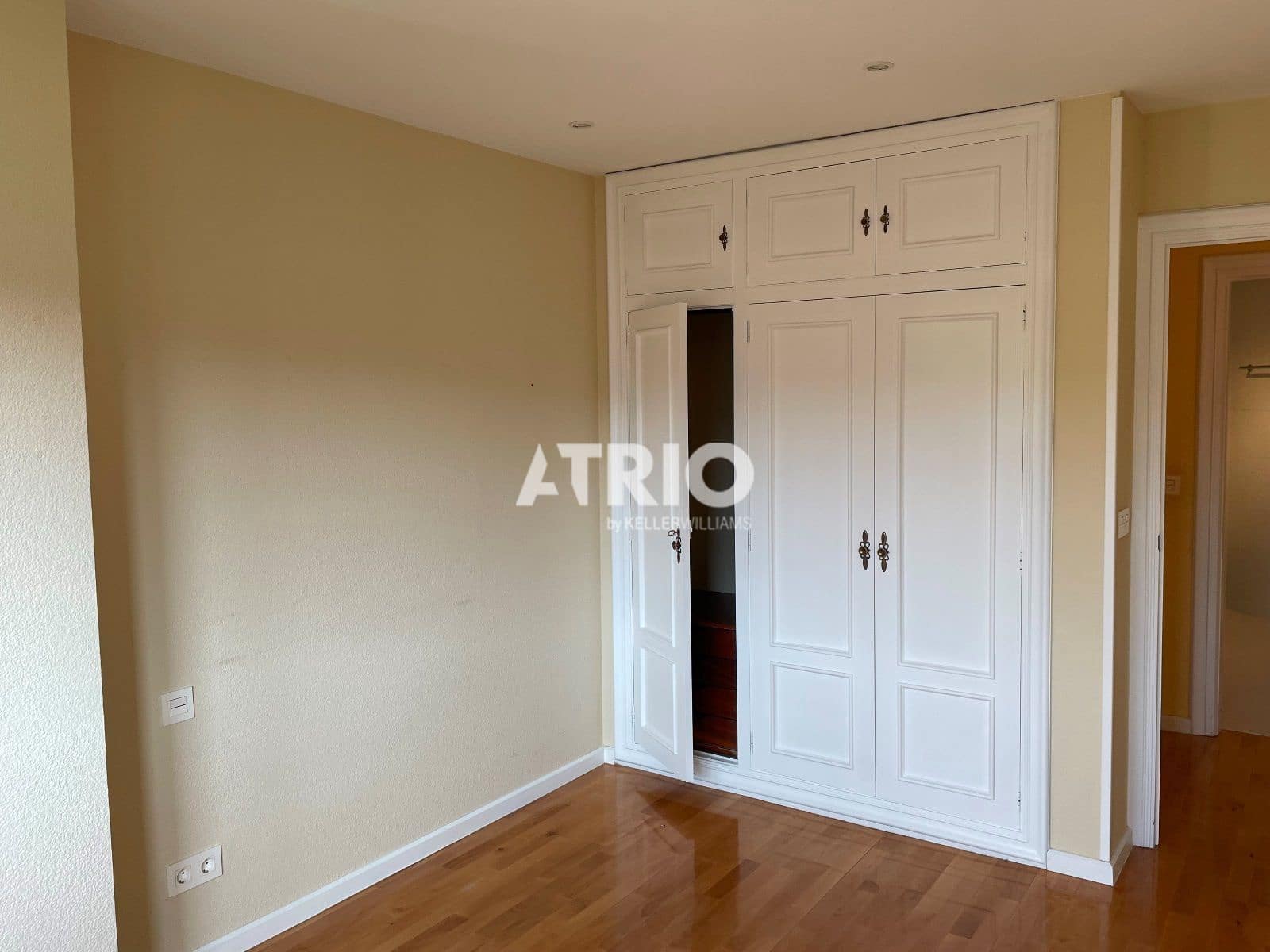 Appartement de 4 chambres à louer à Burgos ville avec garage - 1 300 € (Ref: 10002494)