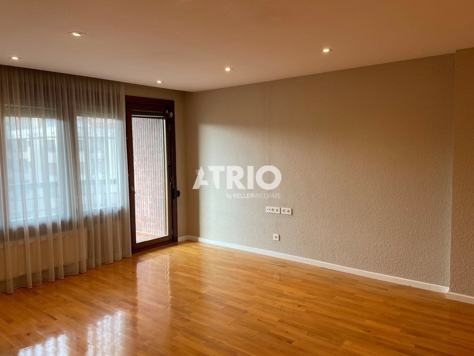 Appartement de 4 chambres à louer à Burgos ville avec garage - 1 300 € (Ref: 10002494)