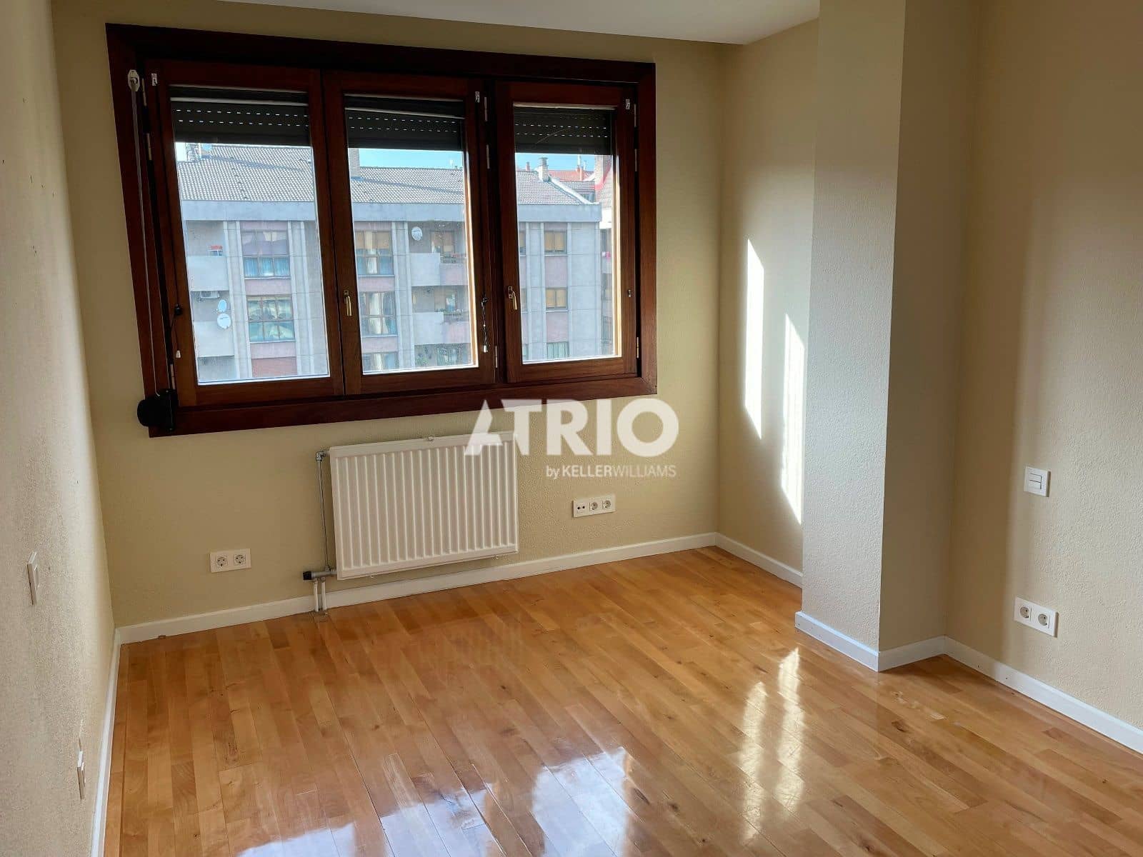 Appartement de 4 chambres à louer à Burgos ville avec garage - 1 300 € (Ref: 10002494)