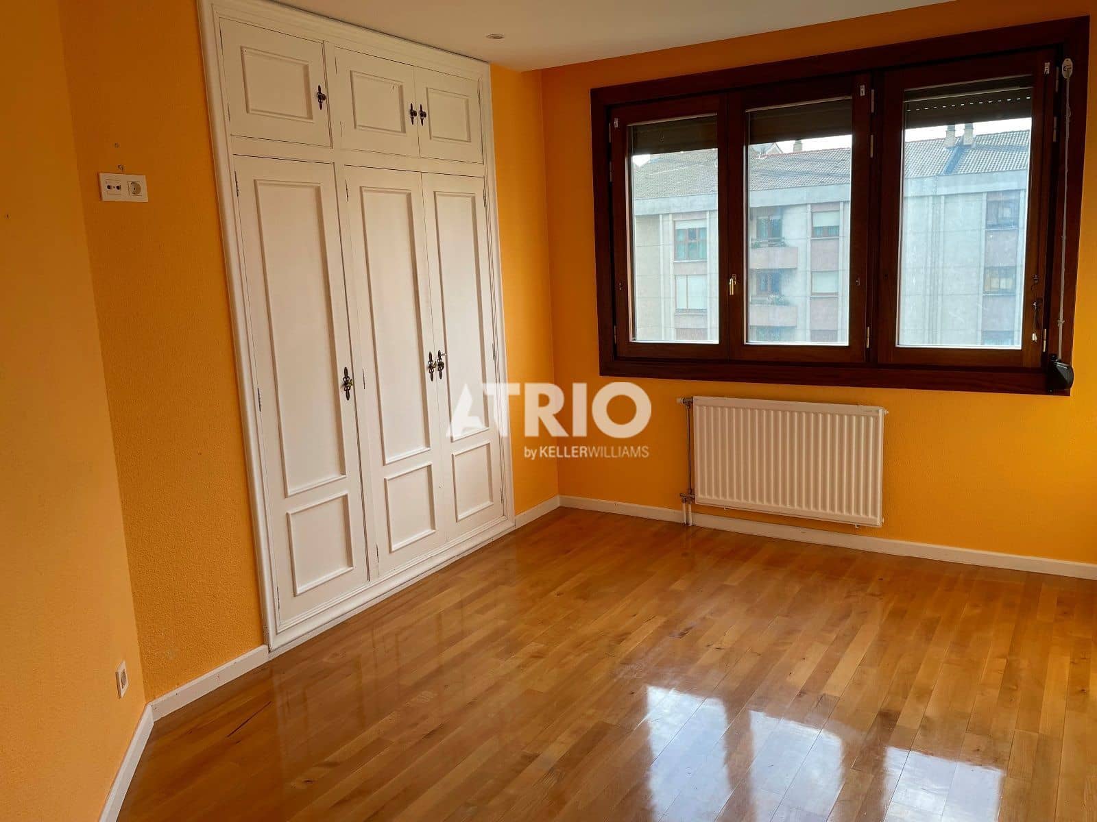 Appartement de 4 chambres à louer à Burgos ville avec garage - 1 300 € (Ref: 10002494)