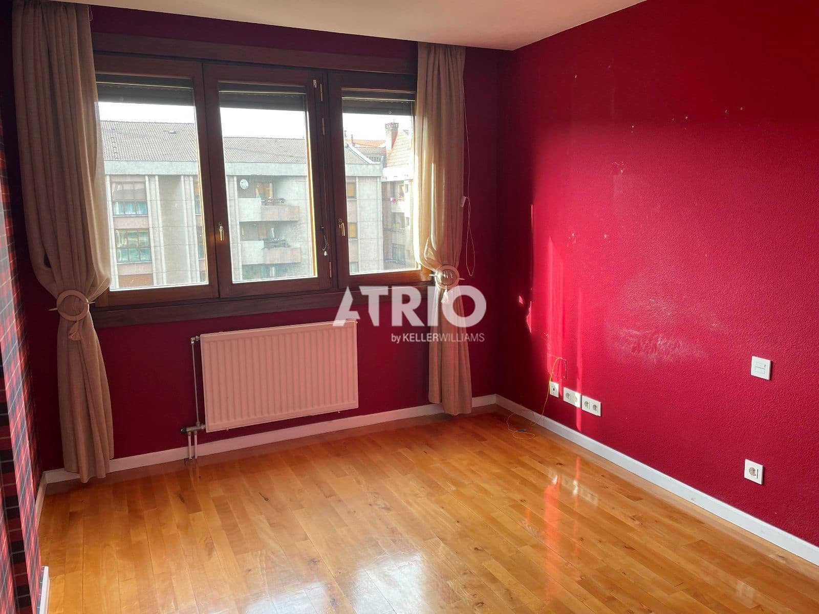 Appartement de 4 chambres à louer à Burgos ville avec garage - 1 300 € (Ref: 10002494)