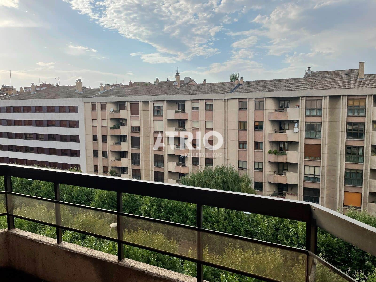 Appartement de 4 chambres à louer à Burgos ville avec garage - 1 300 € (Ref: 10002494)