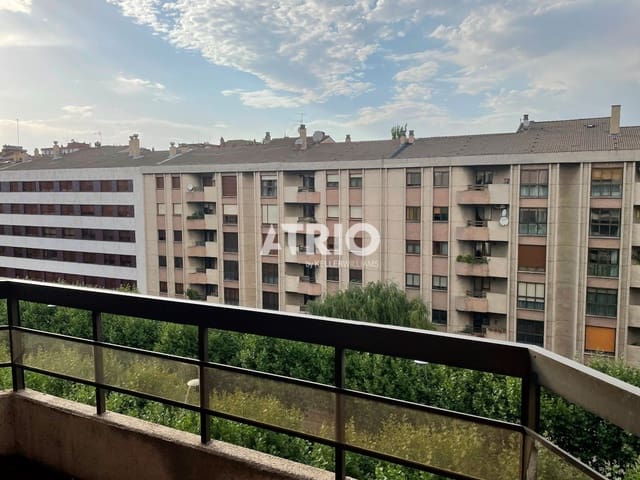 4 makuuhuone Asunto vuokrattavana paikassa Burgos kaupunki - 1 300 € (Ref: 10002494)