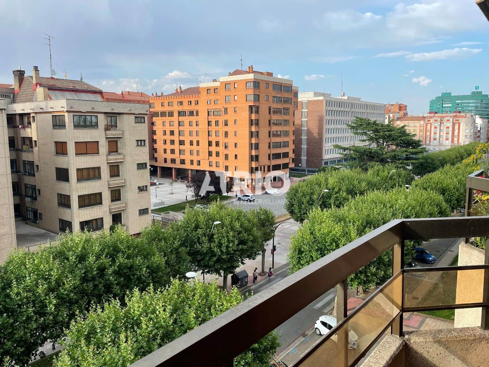 Appartement de 4 chambres à louer à Burgos ville avec garage - 1 300 € (Ref: 10002494)