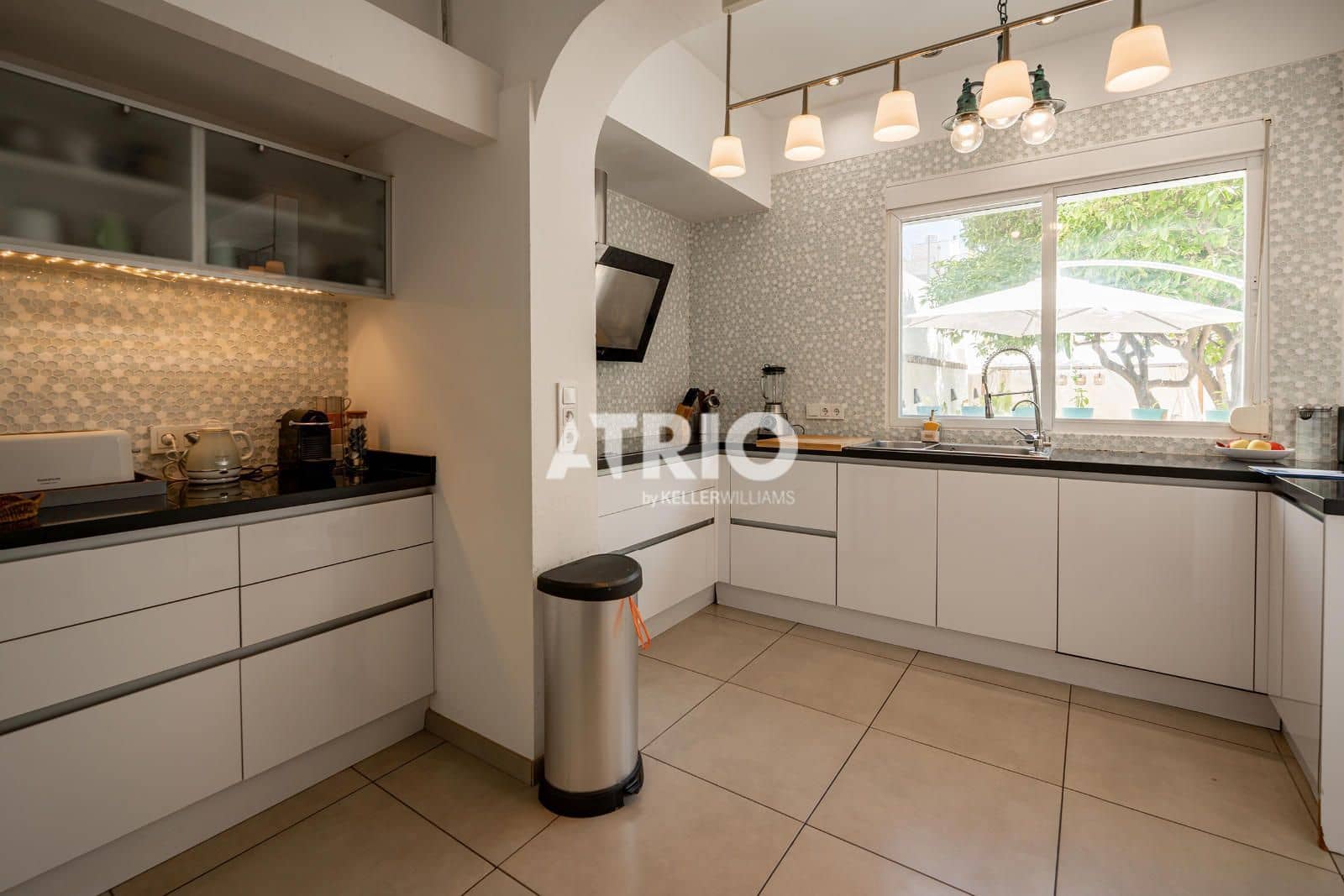 4 bedroom Villa for sale in Palma de Mallorca - € 1,600,000 (Ref: 10019590)