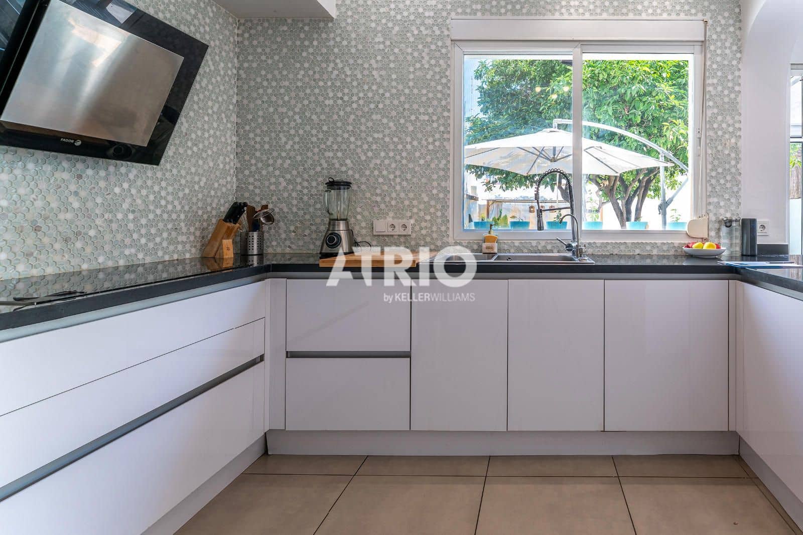4 bedroom Villa for sale in Palma de Mallorca with pool - € 1,600,000 (Ref: 10019590)
