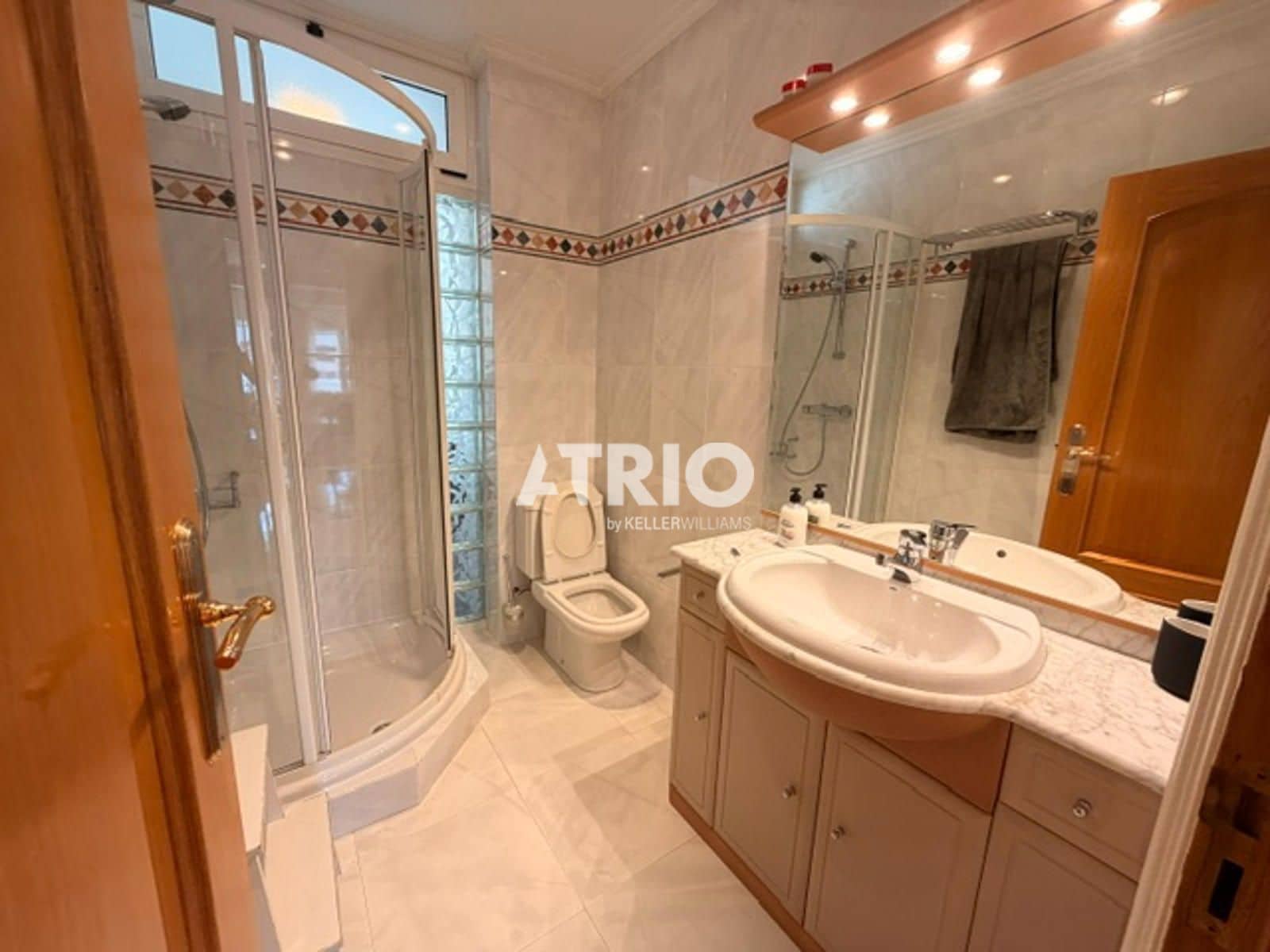 3 sovrum Lägenhet att hyra i Burgos stad - 1 500 € (Ref: 10029791)