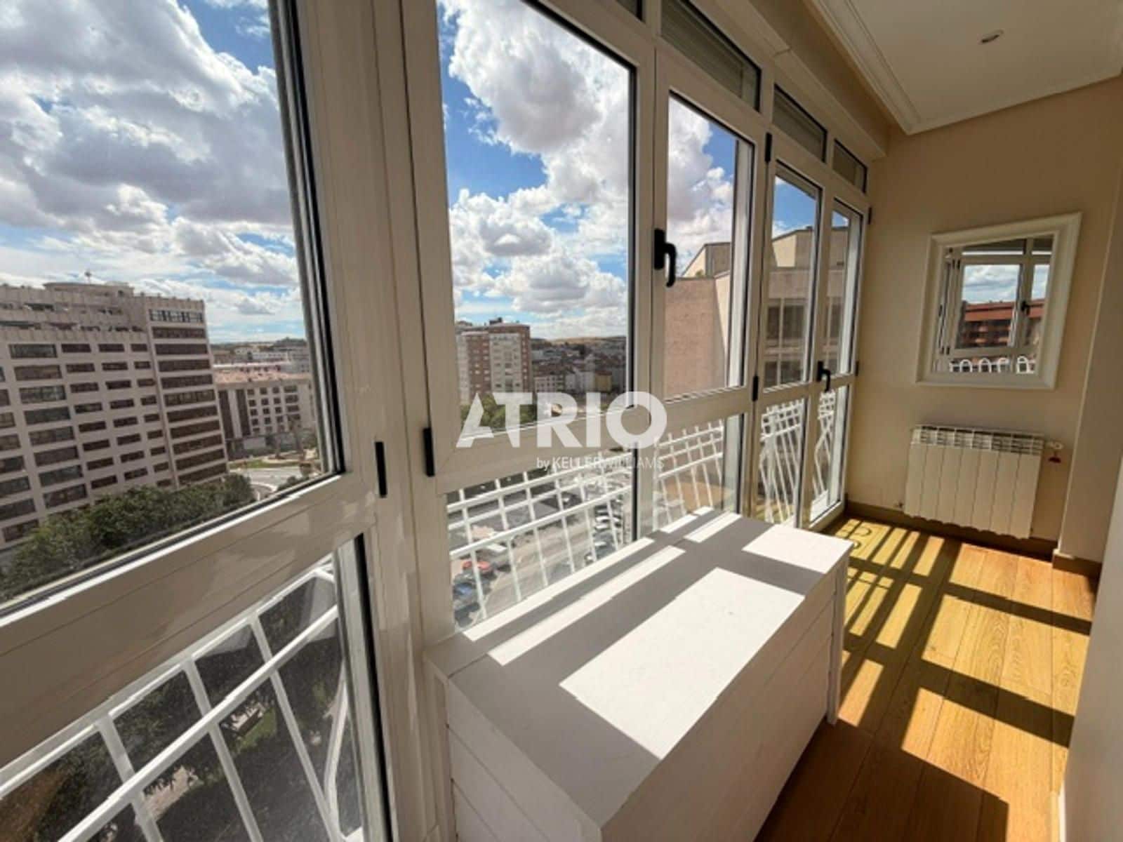 3 sovrum Lägenhet att hyra i Burgos stad - 1 500 € (Ref: 10029791)