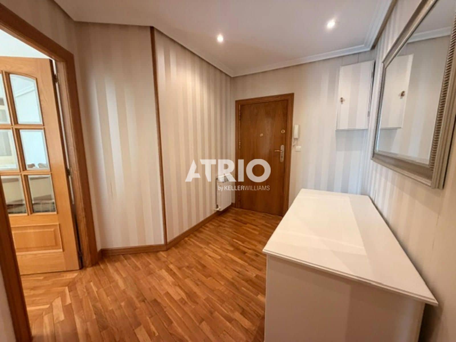 3 sovrum Lägenhet att hyra i Burgos stad - 1 500 € (Ref: 10029791)