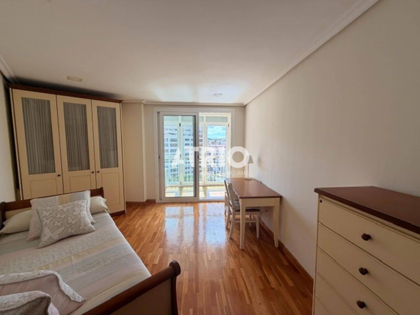 3 sovrum Lägenhet att hyra i Burgos stad - 1 500 € (Ref: 10029791)