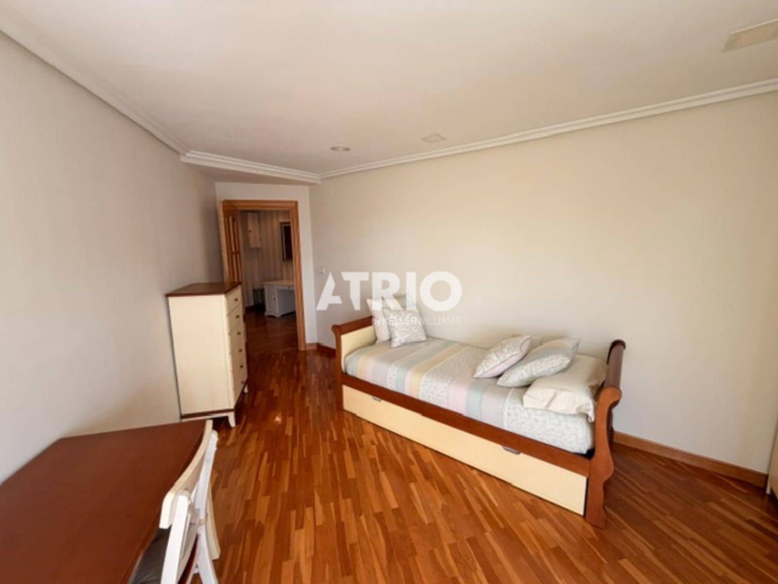 3 sovrum Lägenhet att hyra i Burgos stad - 1 500 € (Ref: 10029791)