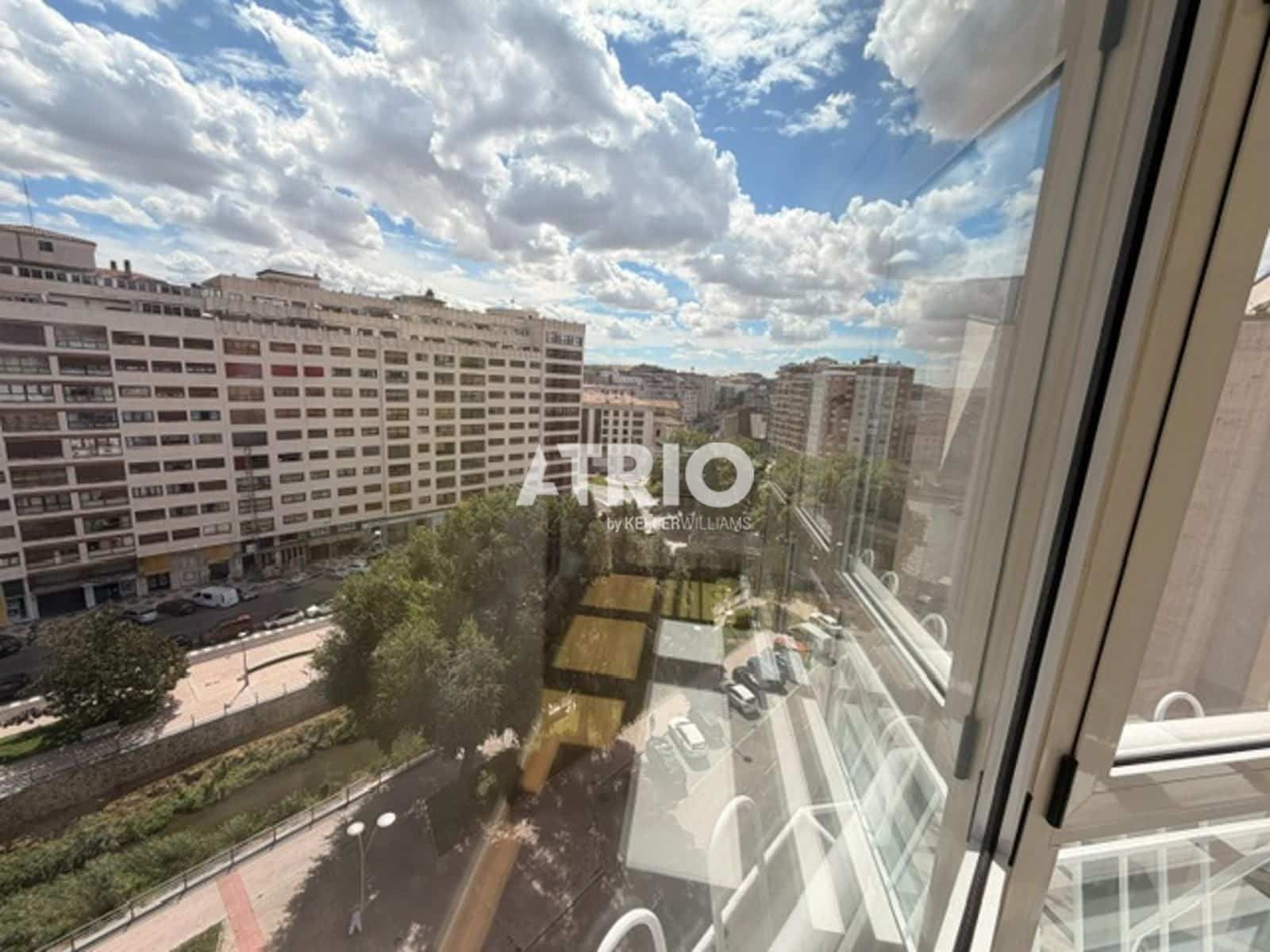 3 sovrum Lägenhet att hyra i Burgos stad - 1 500 € (Ref: 10029791)