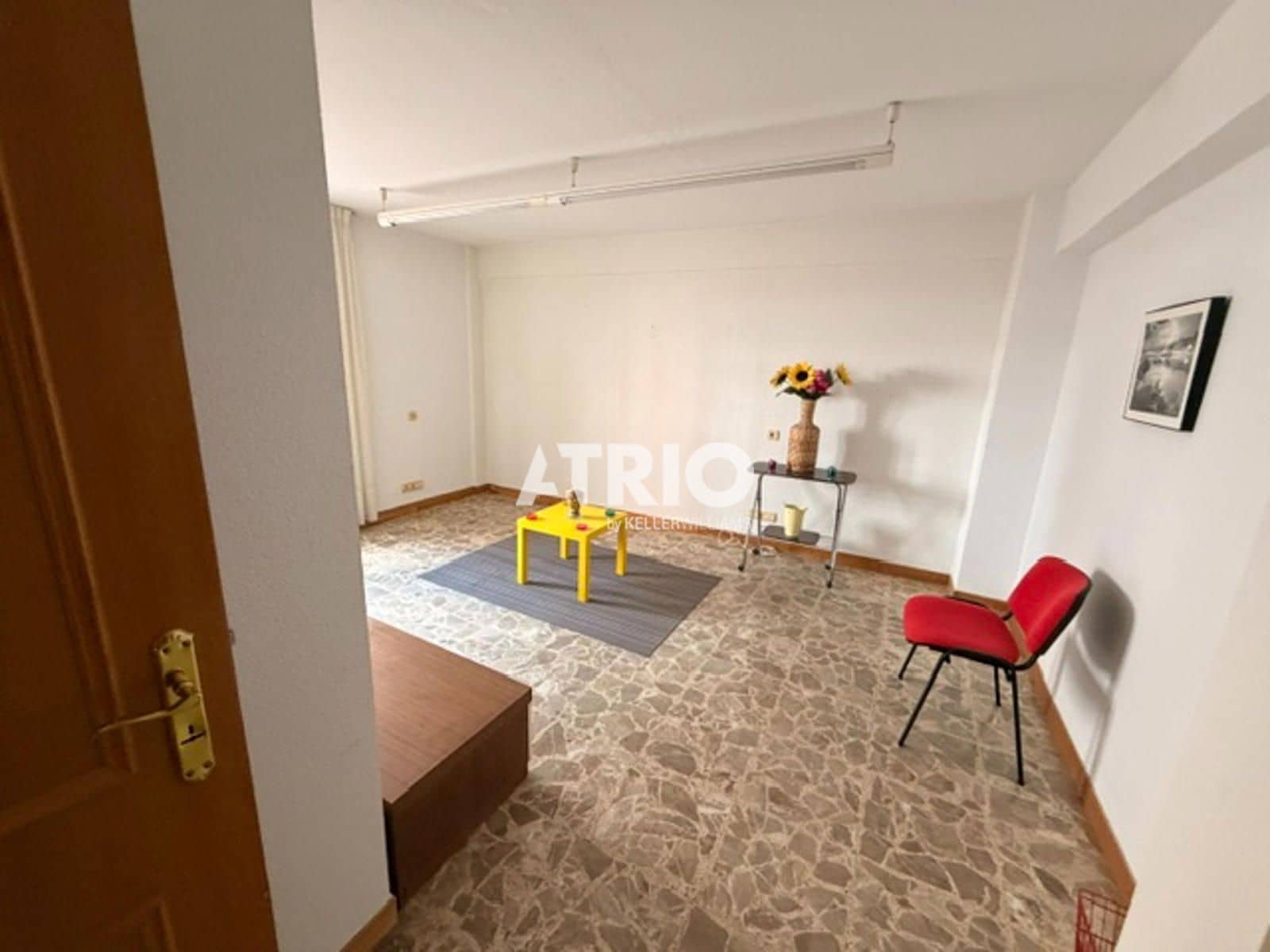 8 bedroom Flat for sale in Burgos city - € 350,000 (Ref: 10036231)