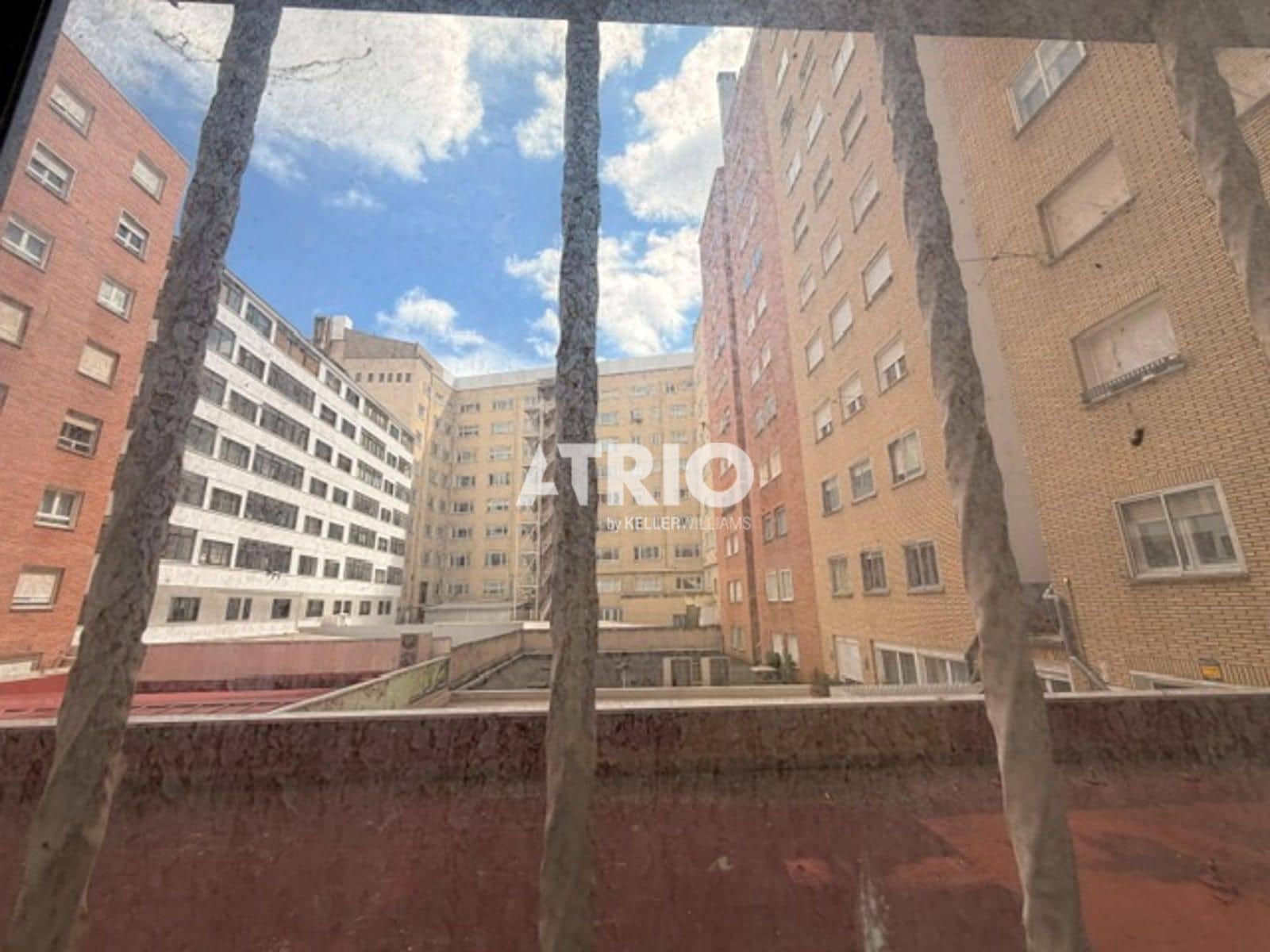 8 bedroom Flat for sale in Burgos city - € 350,000 (Ref: 10036231)