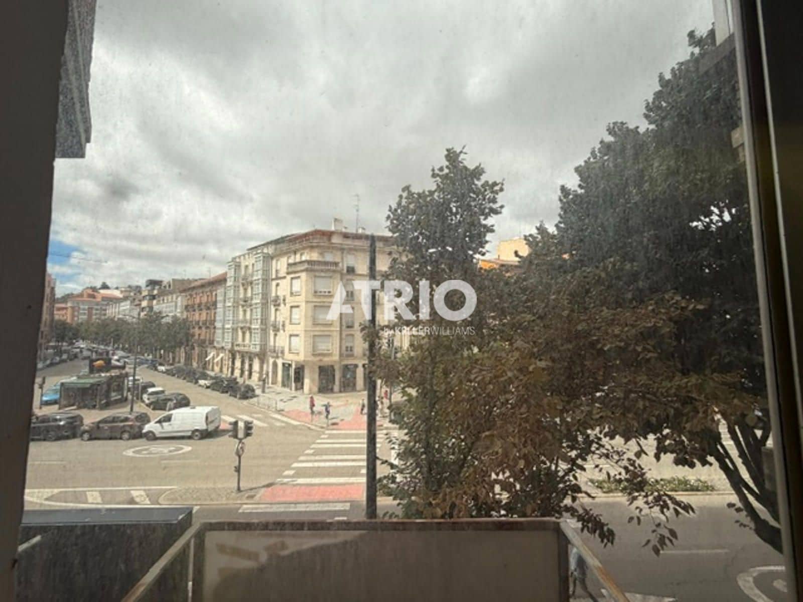 8 bedroom Flat for sale in Burgos city - € 350,000 (Ref: 10036231)
