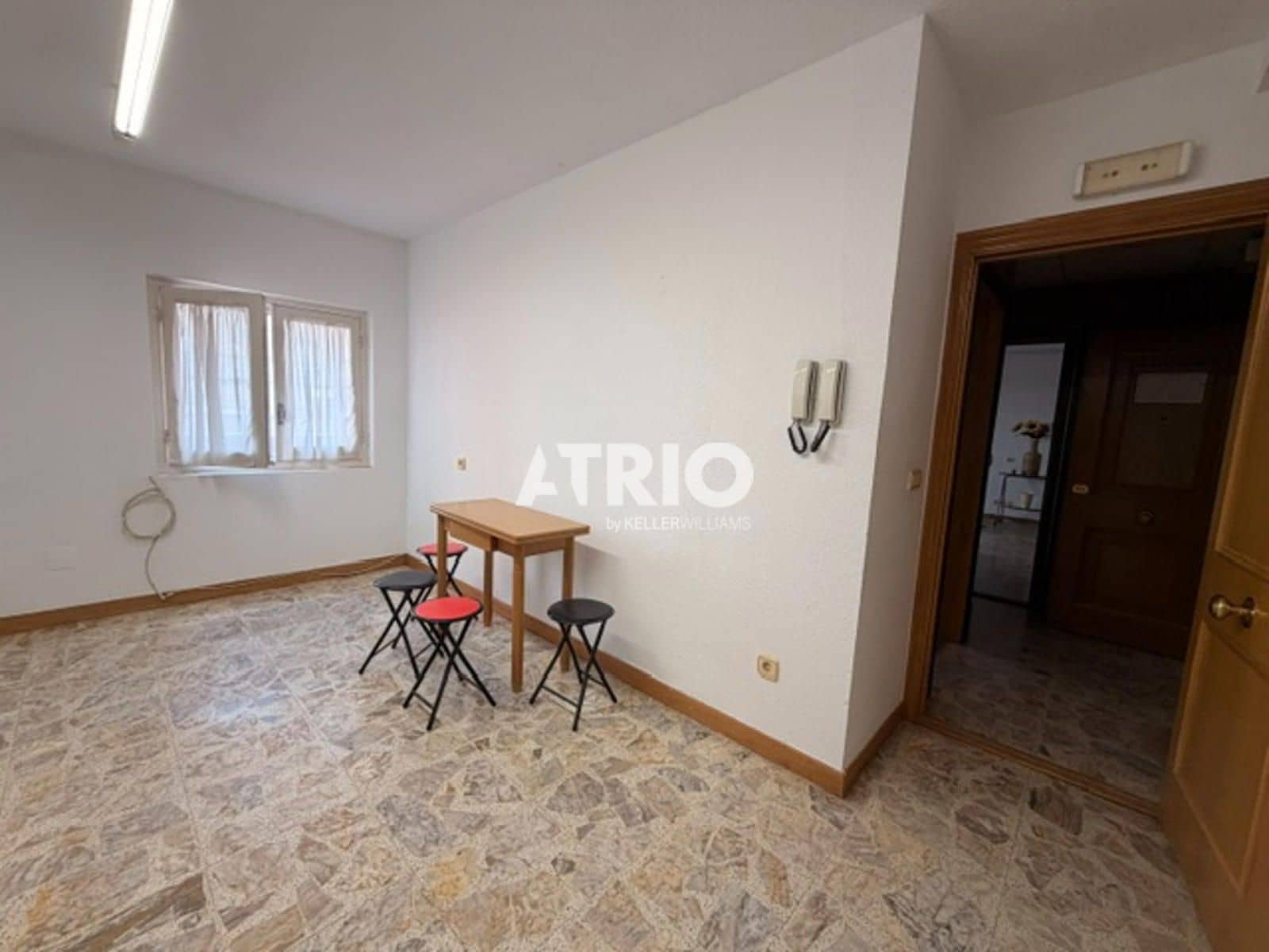 8 bedroom Flat for sale in Burgos city - € 350,000 (Ref: 10036231)