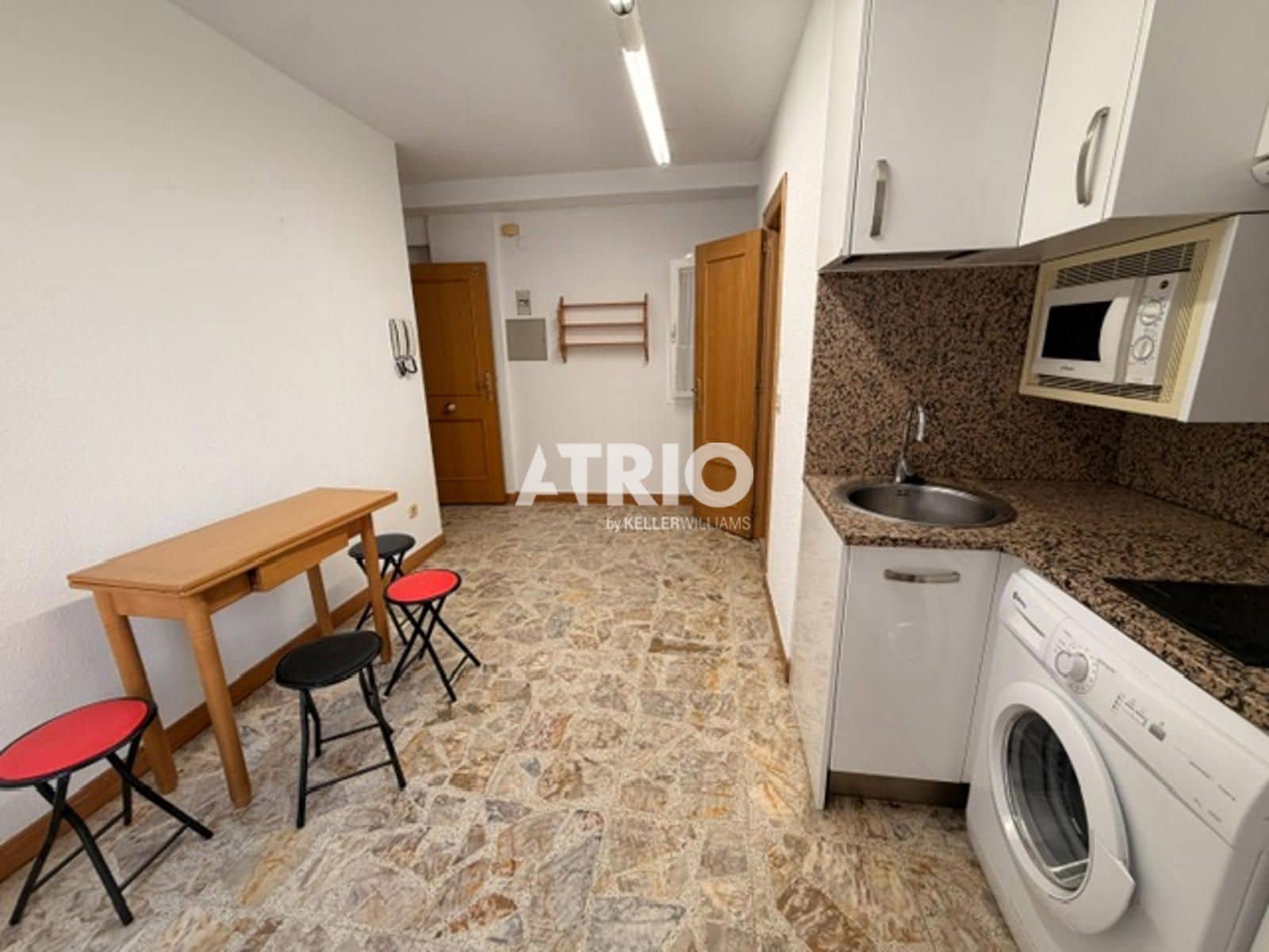 8 bedroom Flat for sale in Burgos city - € 350,000 (Ref: 10036231)