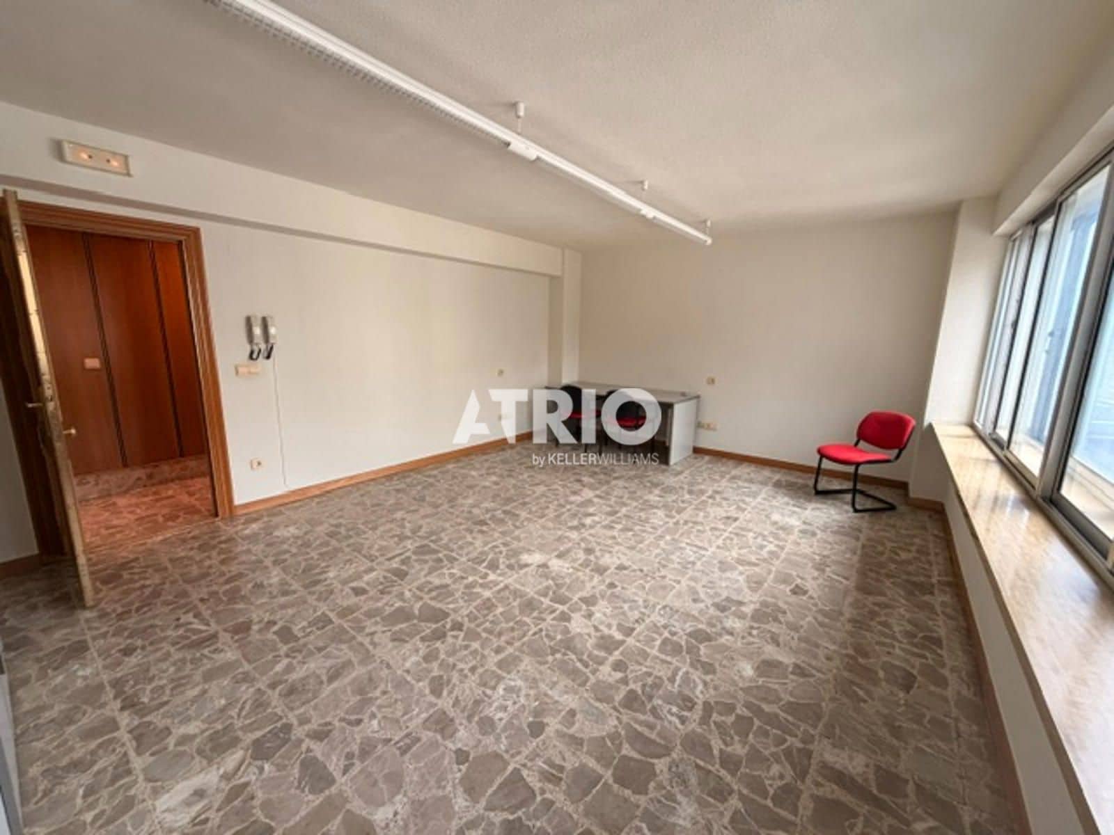8 bedroom Flat for sale in Burgos city - € 350,000 (Ref: 10036231)