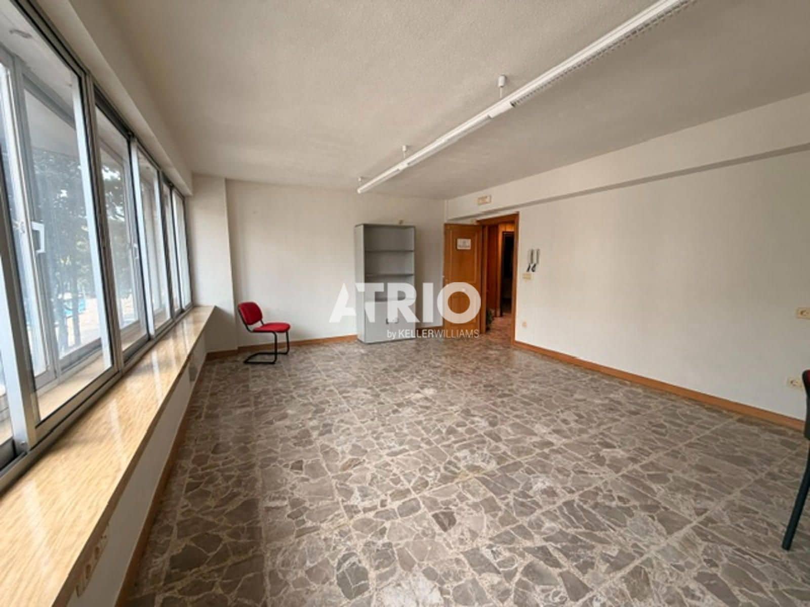 8 bedroom Flat for sale in Burgos city - € 350,000 (Ref: 10036231)