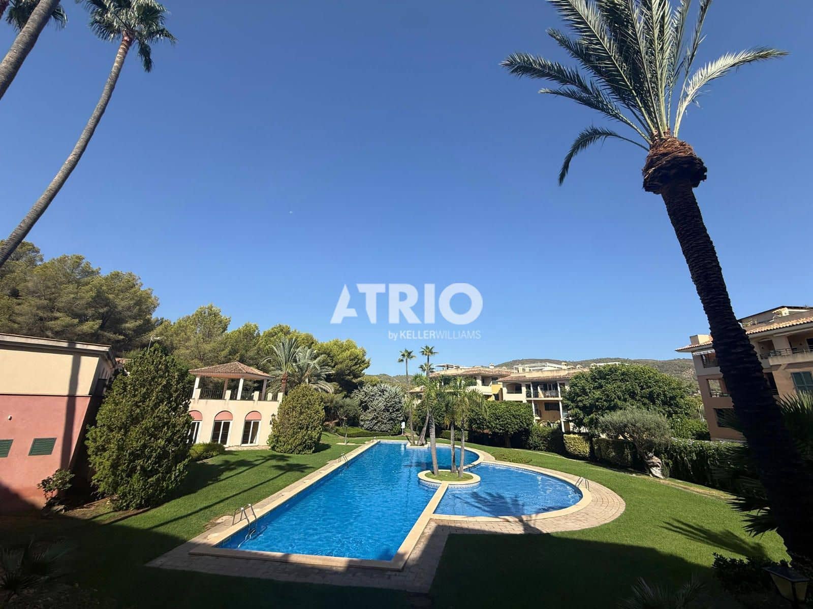 3 bedroom Flat for sale in Bendinat with pool garage - € 895,000 (Ref: 10048012)