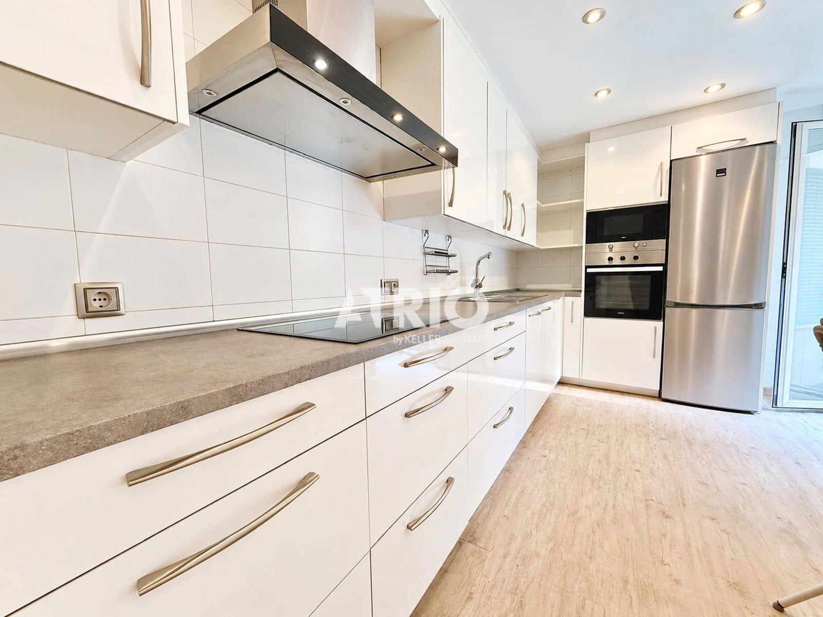 3 bedroom Flat for sale in Bendinat with pool garage - € 870,000 (Ref: 10048012)