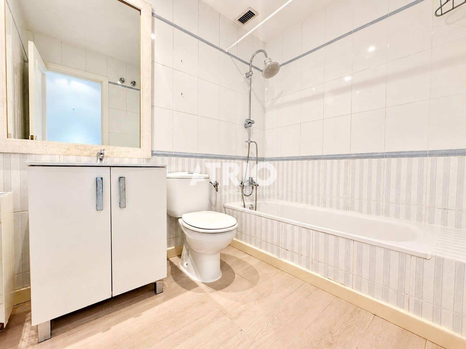 3 bedroom Flat for sale in Bendinat with pool garage - € 870,000 (Ref: 10048012)