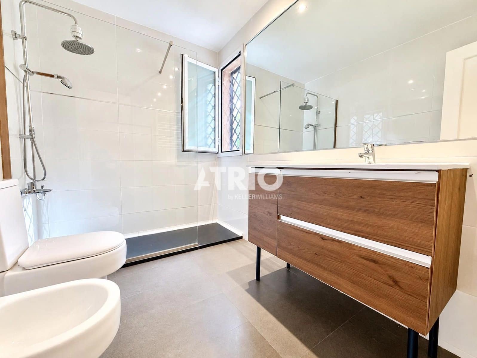 3 bedroom Flat for sale in Bendinat with pool garage - € 870,000 (Ref: 10048012)